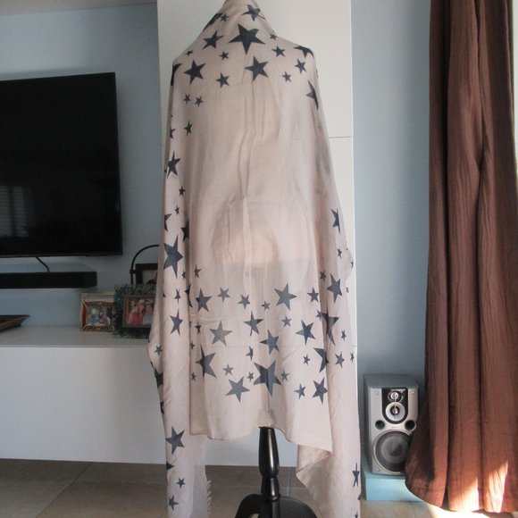 9/11 Memorial Oversized Scarf Patriotic Stars USA Scarf Toupe and Blue Polyester - Picture 2 of 7